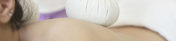 Kräuterstempel Massage